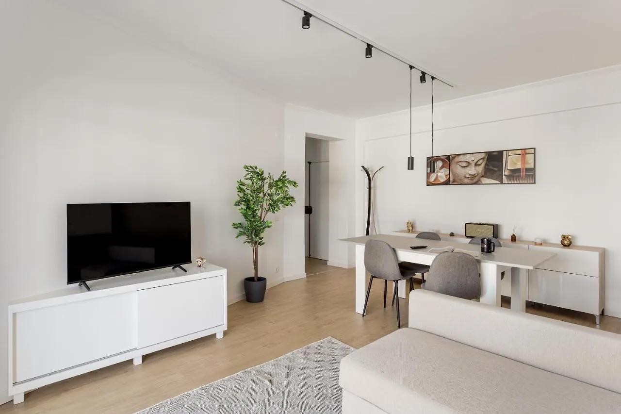Joivy Cosy Apt In Parede Near The Beach Portugal
