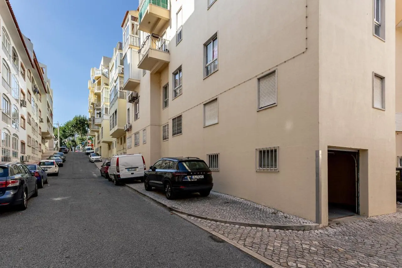 Joivy Cosy Apt In Parede Near The Beach